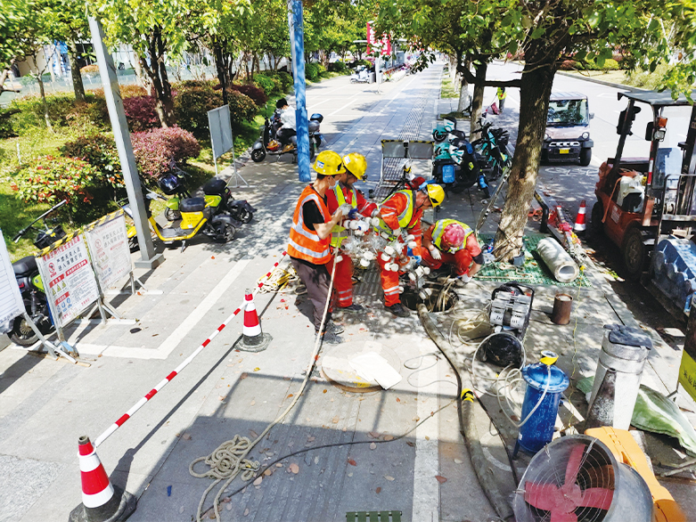  筠连UV-CIPP紫外光固化修复